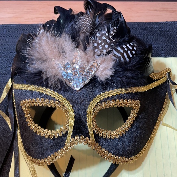 Vntg Carnaval/Masquerade Ladies Feather Plumed (Final Price) - Picture 2 of 6